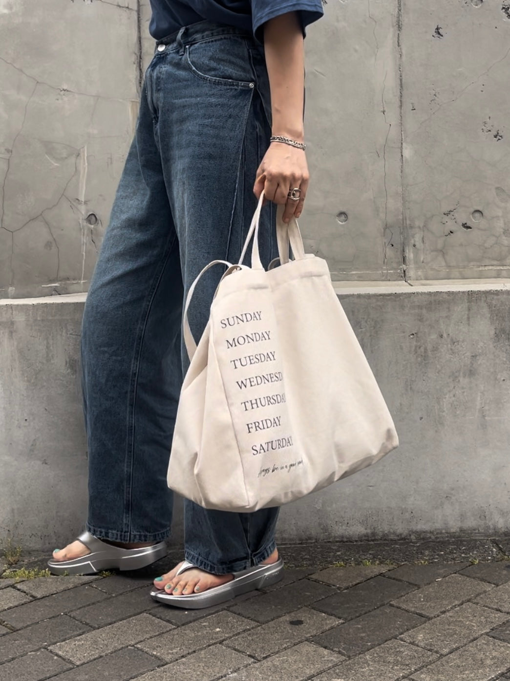 【 VIRAL. 】VIRAL. popup original week tote bag